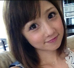 小倉優子、ハワイからの帰国便は息子と一緒に立ちっぱなし。見かねた乗客から助けられる