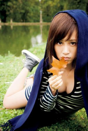 AKB48柏木由紀、雑誌「anan」の表紙で大人の色気