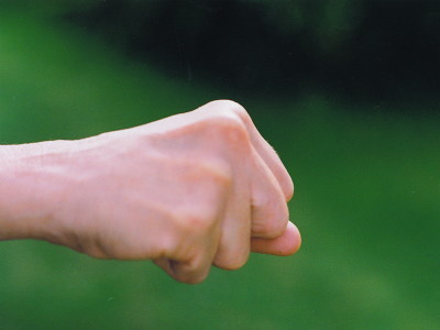 【体罰】野球部顧問の教諭、部員を殴って肋骨を骨折させて減給３カ月！「部員が笑っているように見えたのでカッとなった」