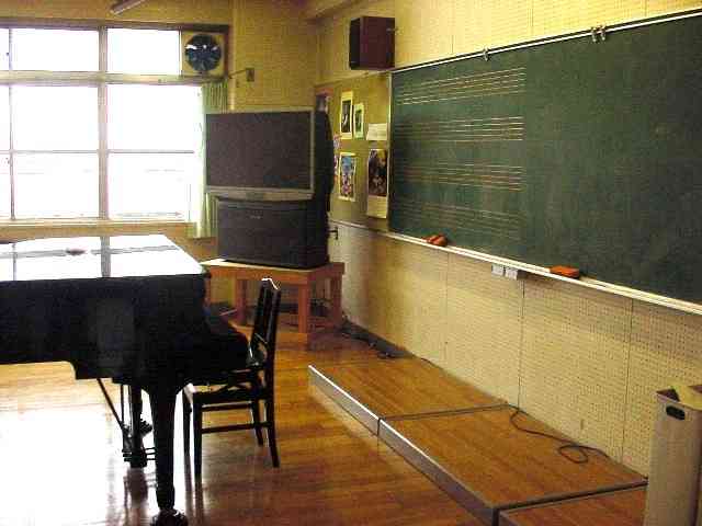 【神奈川】女生徒を抱きしめて「君しかいない」と曲を贈った教諭