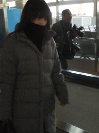 鈴木杏樹、悲しみこらえ帰国…気丈に一礼  - 芸能社会 - SANSPO.COM（サンスポ）