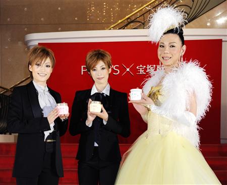 前代未聞！麻倉ケイト“ニューハーフの花嫁モデル”が話題に