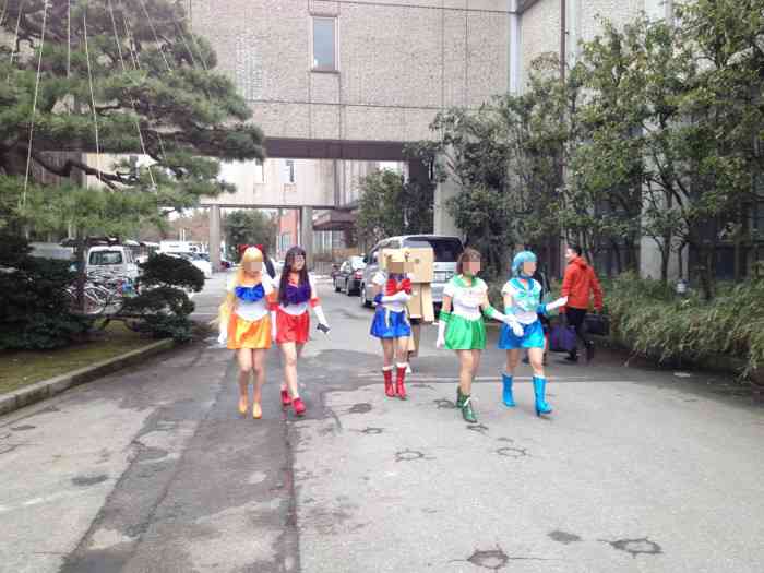 金沢美術工芸大学の卒業式の仮装が今年も凄かったと話題に