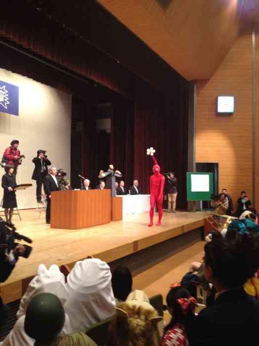 金沢美術工芸大学の卒業式の仮装が今年も凄かったと話題に