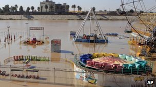 レストランが突然沈没！100人以上がいた模様
