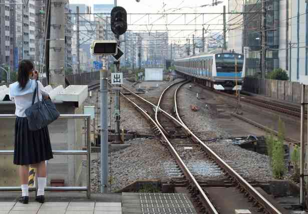鉄道ファン苗木贈る…沿線の桜切られたしなの鉄道に