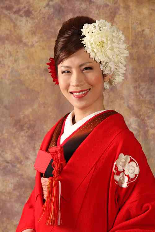 前代未聞！麻倉ケイト“ニューハーフの花嫁モデル”が話題に