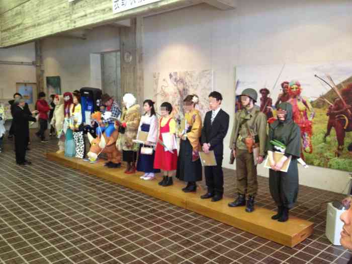 金沢美術工芸大学の卒業式の仮装が今年も凄かったと話題に