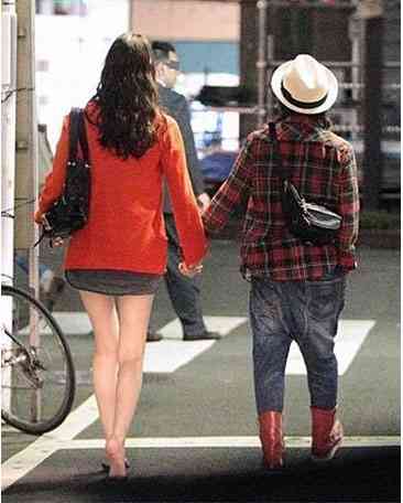 菜々緒がお尻ポーズ解禁も批判殺到！