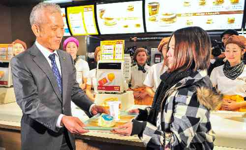 マクドナルドが遂に朝マックを毎週月曜日に無料配布へｗｗｗ初回の21日はソーセージマフィンを来店者全員に配布！