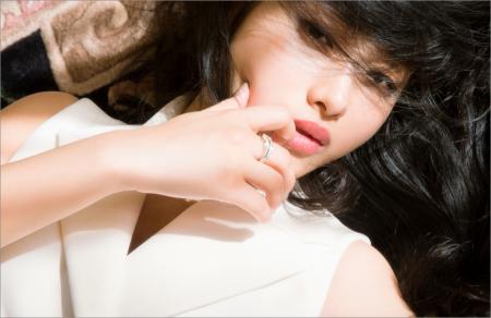 石原さとみ、モード誌で妖艶な表情が開花