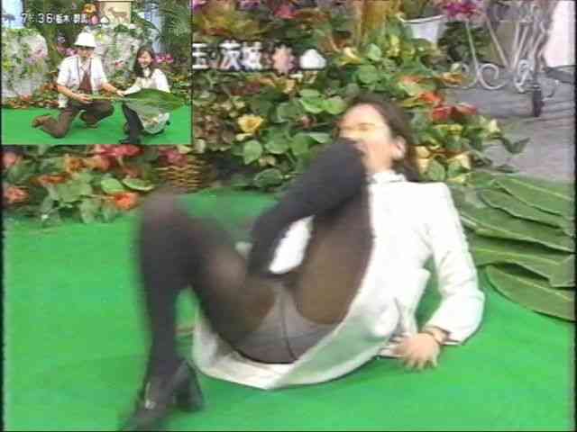 【放送事故】アメトーークでベッキーのパンツが丸見えに