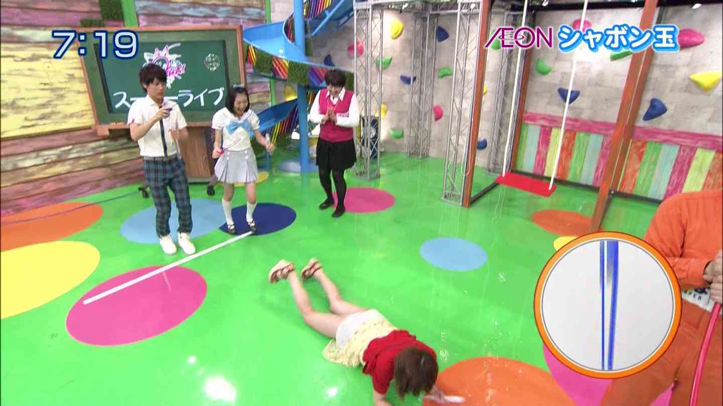 【放送事故】アメトーークでベッキーのパンツが丸見えに