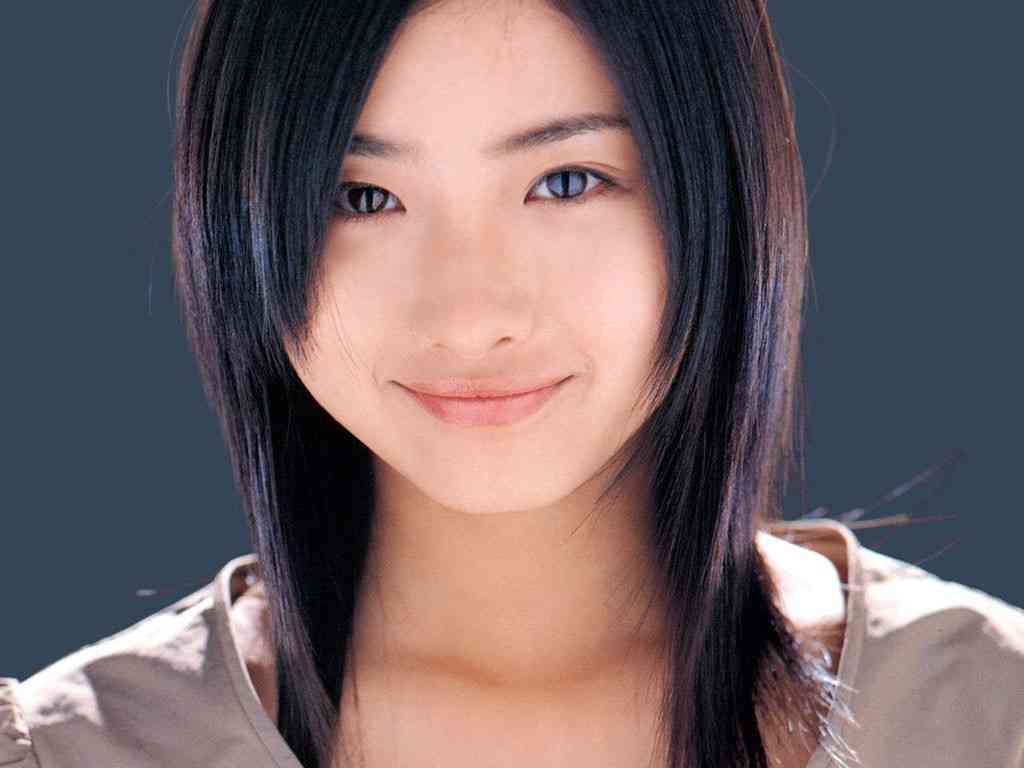 石原さとみ、モード誌で妖艶な表情が開花