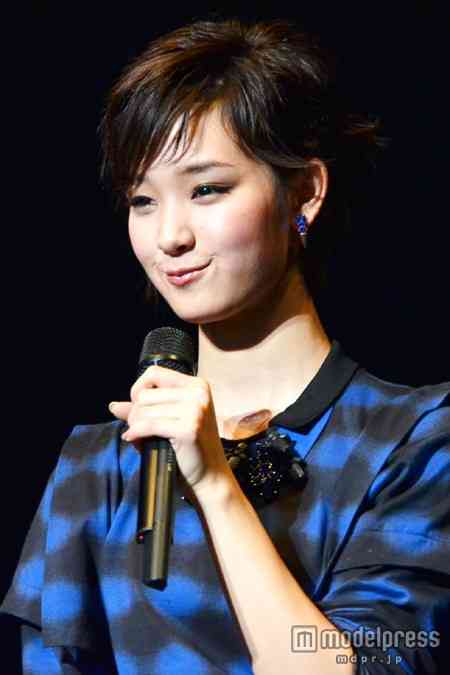 剛力彩芽、歌声初披露で号泣