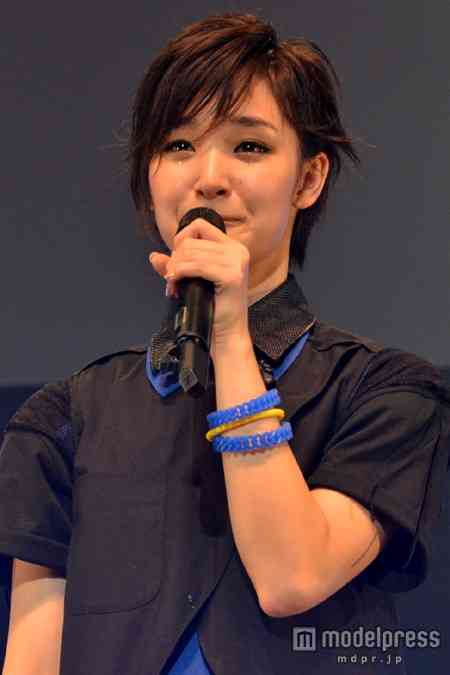 剛力彩芽、歌声初披露で号泣