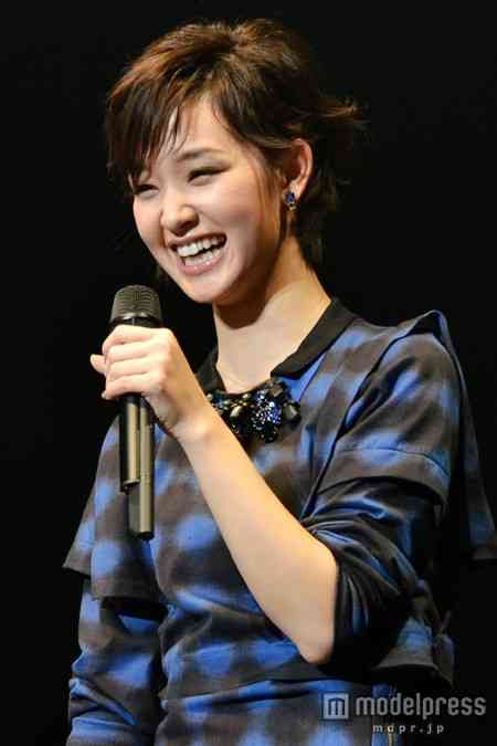 剛力彩芽、歌声初披露で号泣