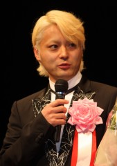 山田孝之、ヨコハマ映画祭授賞式に金髪で登場し会場騒然