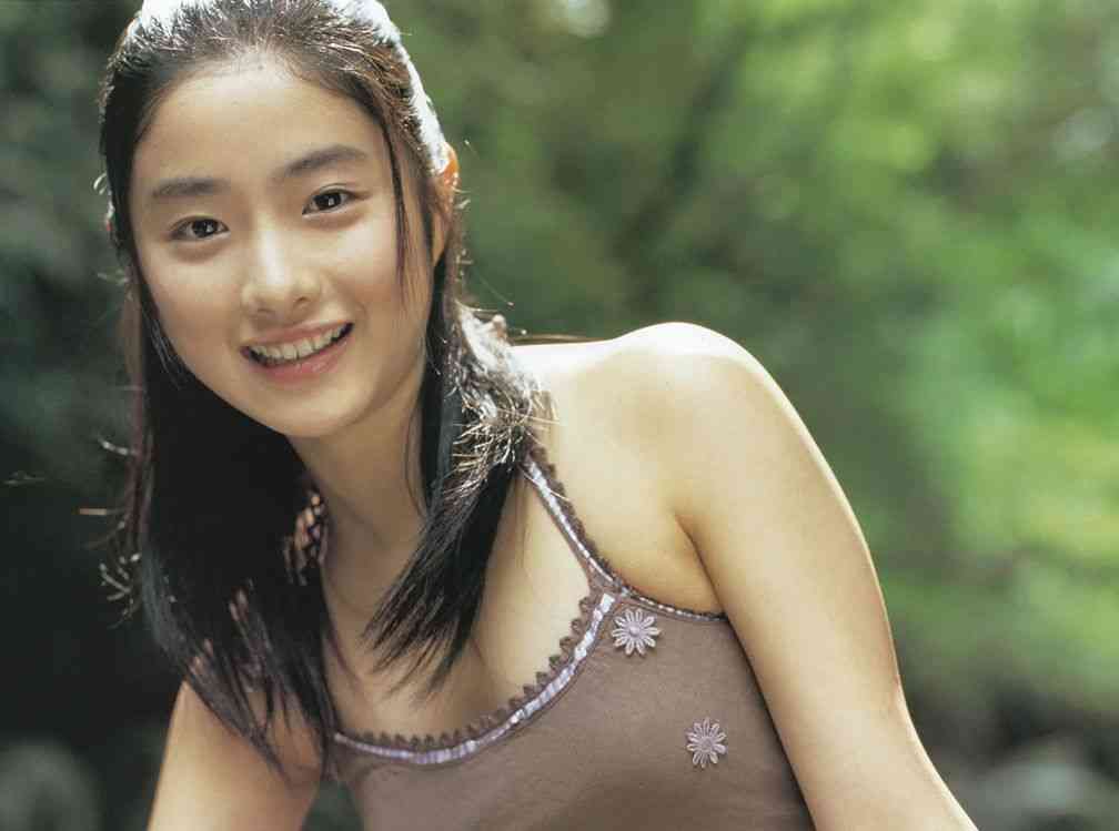 石原さとみ、モード誌で妖艶な表情が開花