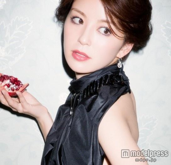 石原さとみ、モード誌で妖艶な表情が開花