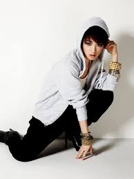 剛力彩芽、歌声初披露で号泣