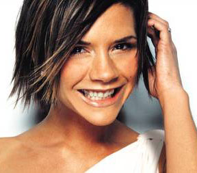 「笑わない女」ヴィクトリアがついに笑った！デビッド・ベッカムが世界に公開！