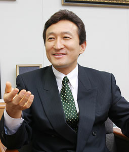 ワタミの渡邉美樹が理事長の学校法人、生徒に反省文100枚書かせるなどして､退学者続出