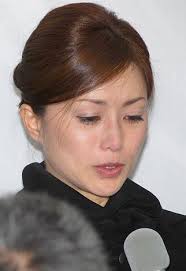 酒井法子の元夫、皿洗いバイトをクビに!?「裏路地で怪しい男に金を」との目撃談も