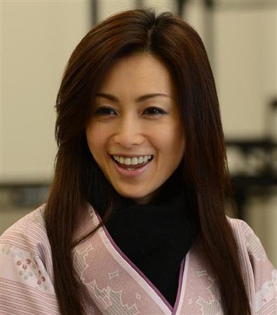 酒井法子、本格歌手復帰「碧いうさぎ」など熱唱
