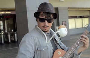 バーガーキング、手を使わずにハンバーガーを食べられる「ハンズフリー ワッパーホルダー」の提供をプエルトリコで開始 － えん食べ