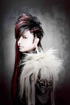 ナタリー - GACKT、2枚同時ベストアルバム収録内容明らかに