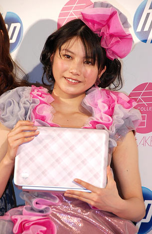 AKB48横山由依、「調剤事務管理士」資格取得でファンと万歳三唱