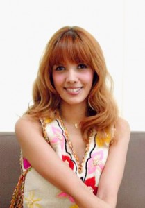 第2子妊娠6か月のSHEILA、大胆ビキニショット公開