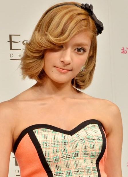 【速報】ローラの父親に逮捕状！詐欺の疑い