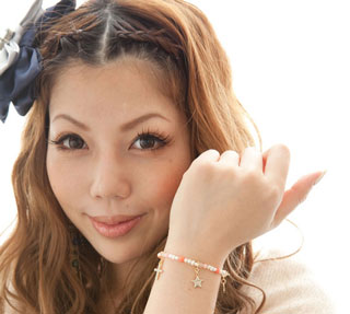 モデルに転向したレイザーラモンHGが目を整形したと話題に