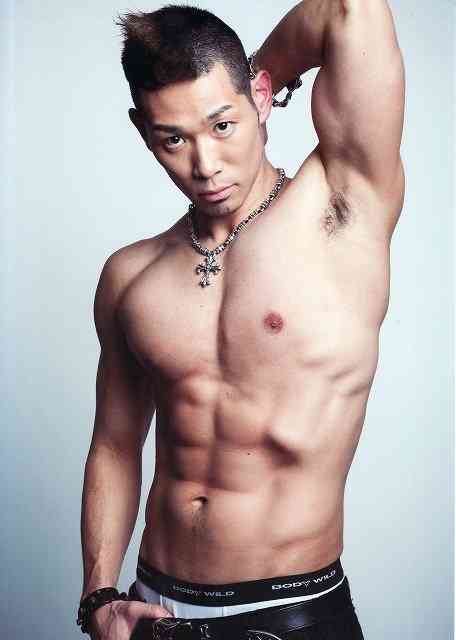 レイザーラモンHGがモデル業宣言！鍛えられた肉体をご覧ください