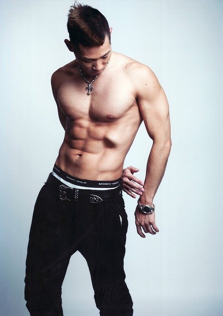 レイザーラモンHGがモデル業宣言！鍛えられた肉体をご覧ください