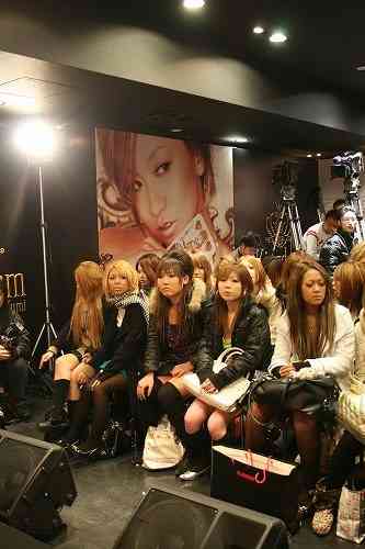 倖田來未“エロかっこよさ”全開!7月31日発売の「Summer Trip」ジャケ写で自身最大規模の露出ショットに挑戦