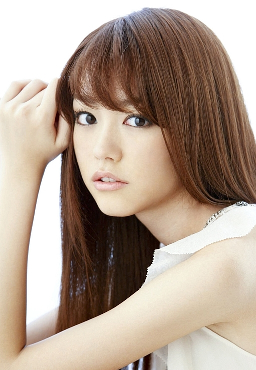 ロングヘアをカットした桐谷美玲がかわいい
