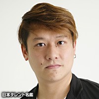 俳優がファスナー開けて公然わいせつ