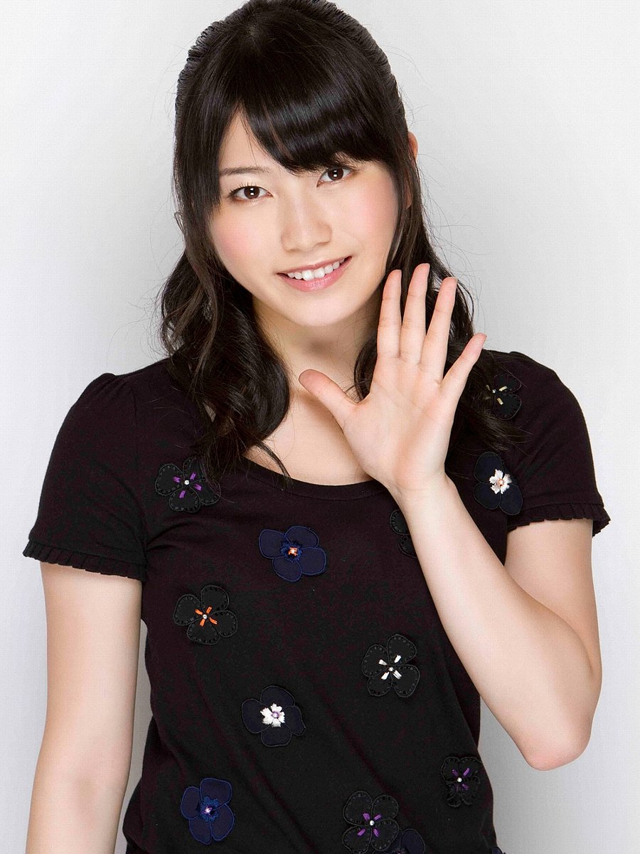 AKB48横山由依、「調剤事務管理士」資格取得でファンと万歳三唱