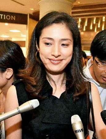 舞台降板後 始めて姿を見せた天海祐希が W ガールズちゃんねる Girls Channel