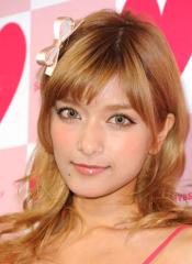大ピンチのローラを救う 有田哲平「電撃できちゃった婚」 - 週刊実話