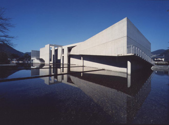 世界的建築家・安藤忠雄氏、現生徒数11人の小中学校新校舎を設計！総事業費7.9億円也www