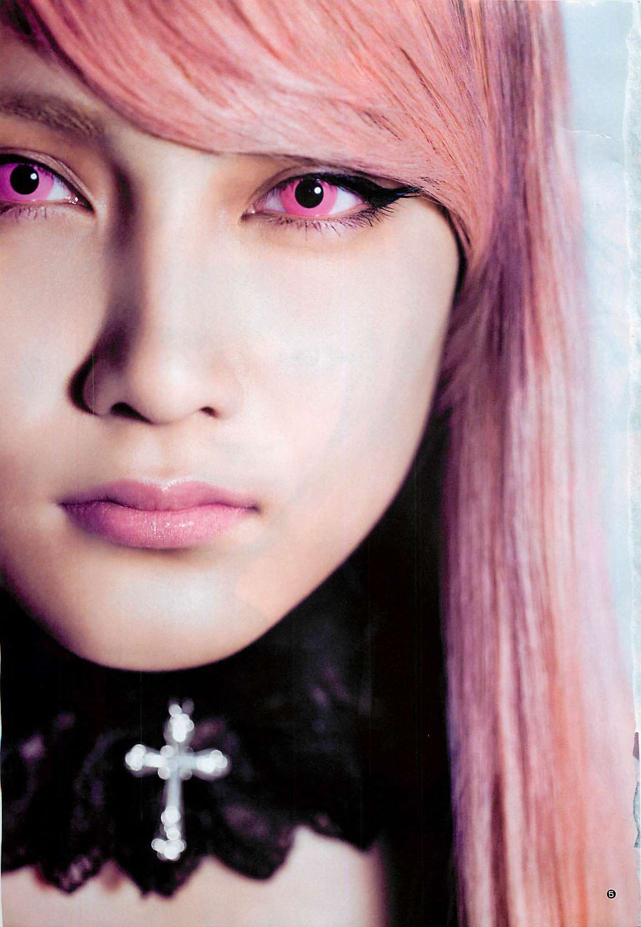 美人と話題のAKB48入山杏奈のゴスロリコスプレ姿をご覧ください