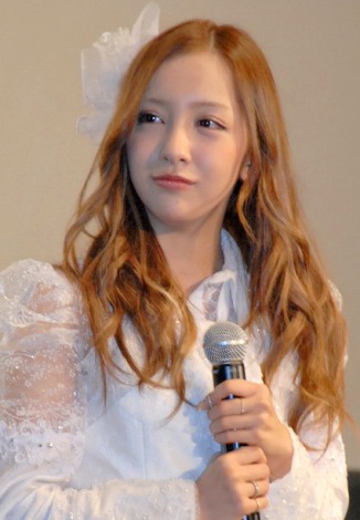 AKB48板野友美、最後の握手会で感激「あんまり得意じゃなかったのに…」