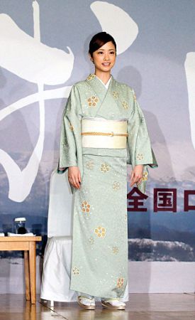 上戸彩、おしんの母親役！「感謝とプレッシャー」…映画「おしん」制作会見