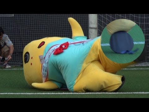 ふなっしーの足裏もげた、ゆるキャラサッカー大会2012 - YouTube