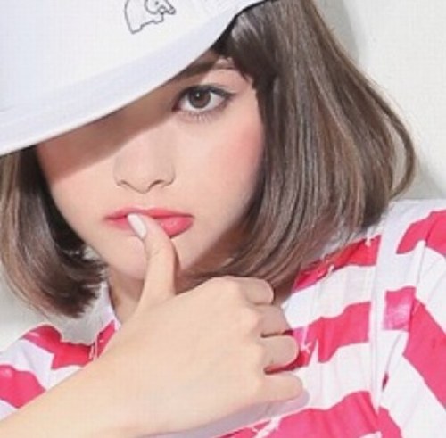 「美少女すぎて息ができない」と話題のモデル、「SLY」新作で新たな魅力を開花