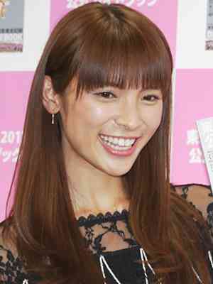 AKB48秋元才加、ファッションショー『a-nation&GirlsAward lsland collection』で観客を圧倒